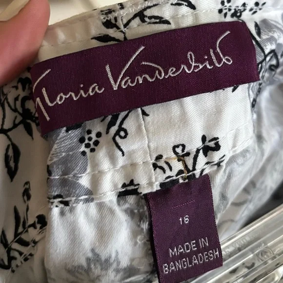 Gloria Vanderbilt Monochrome Floral Skirt - Picture 3 of 4